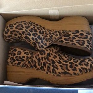 Women’s Leopard Dansko size 38 (fits foot 7.5-8)